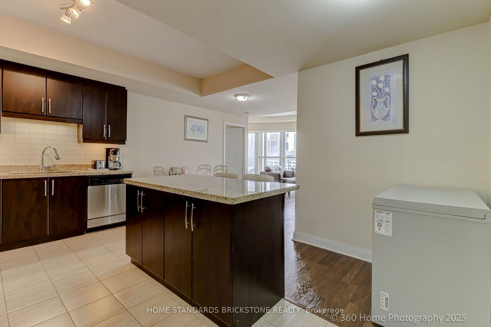 Property Photo: 50 Absolute Avenue 1106 ON L4Z 0A8