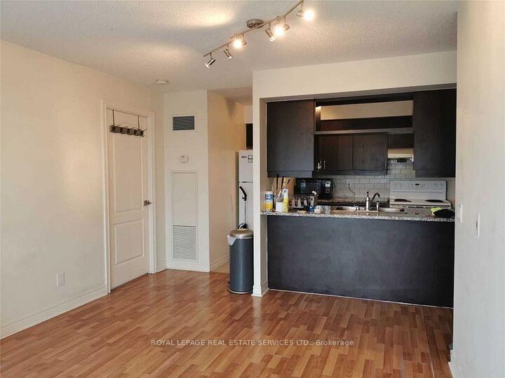 Property Photo: 70 Town Centre Court 2402 ON M1P 4Y7