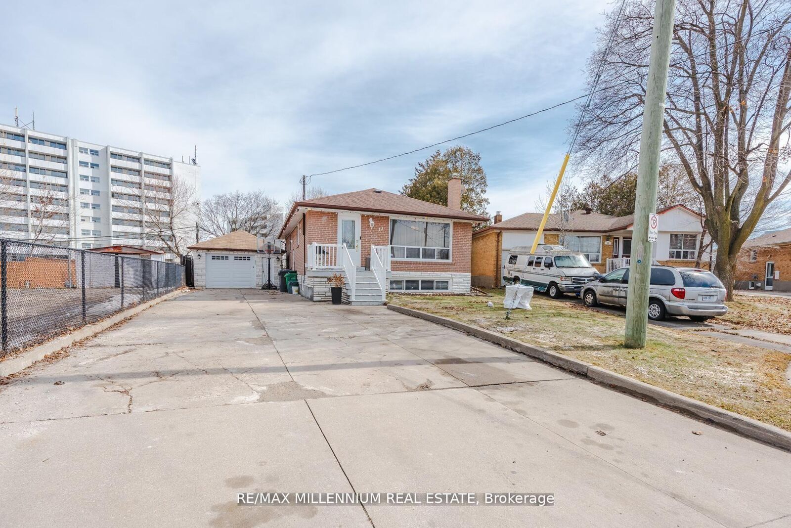Property Photo: 13 Cumberland Drive ON L6V 1W5