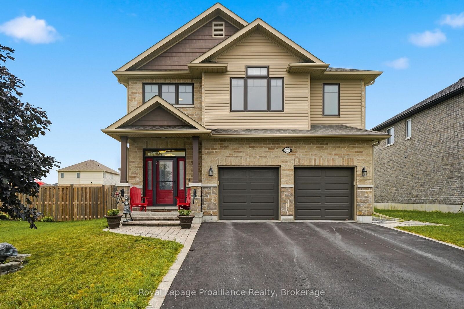 Property Photo:  32 Walnut Crescent  ON K8N 0E4 