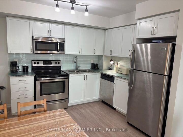 Property Photo: 800 Lawrence Avenue W 406 ON M6A 0B1