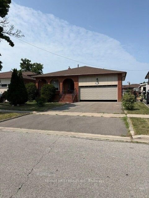 Property Photo: 98 Jeanne Drive ON L4L 1X9