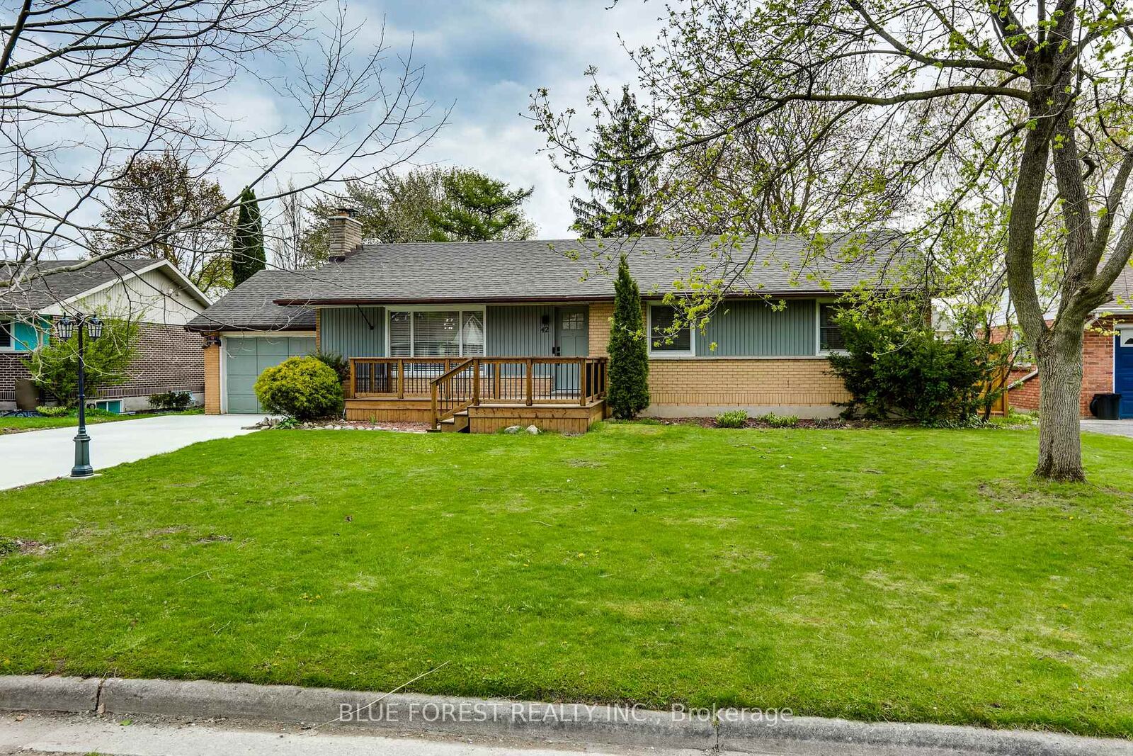 Property Photo:  42 Regency Road  ON N6H 4A8 
