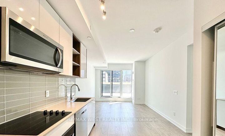 Property Photo: 543 Richmond Street W 616 ON M5V 0W9