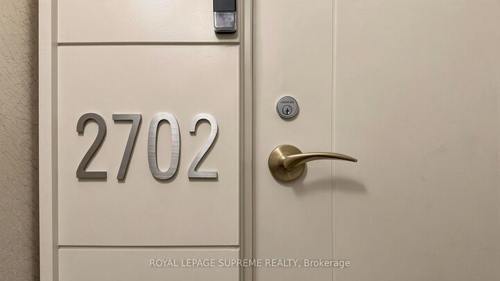 Property Photo: 830 Lawrence Avenue W 2702 ON M6A 0B6