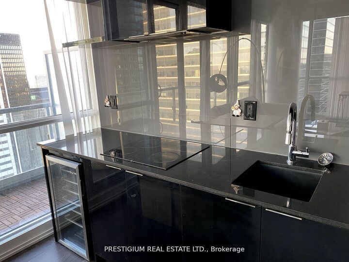 Property Photo: 70 Temperance Street 4906 ON M5H 0B1