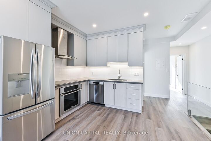 Property Photo:  180 Broadview Avenue 2  ON M4M 2G5 