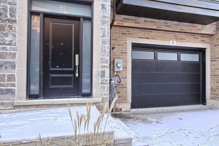 Property Photo: 260 Eagle Street 23 ON L3Y 1K1