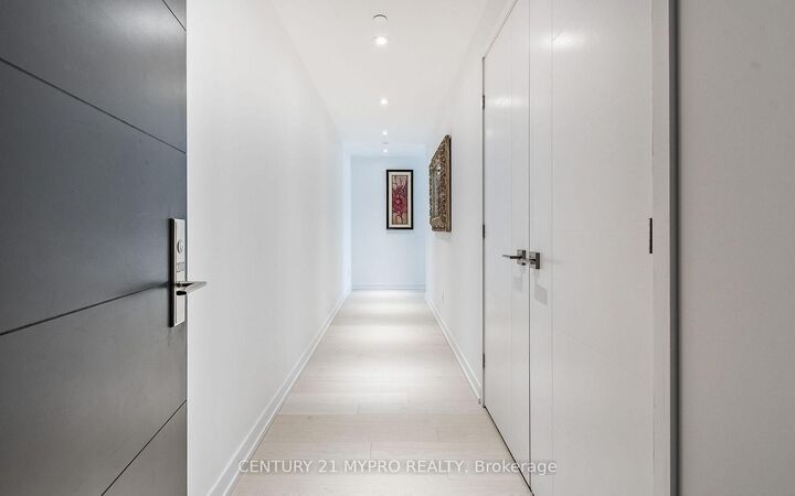 Property Photo: 488 University Avenue 2010, 2nd Bedroom ON M5G 0C1