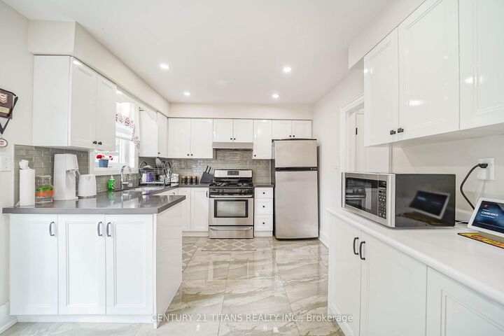 Property Photo: 42 Pixley Crescent ON M1E 3G6