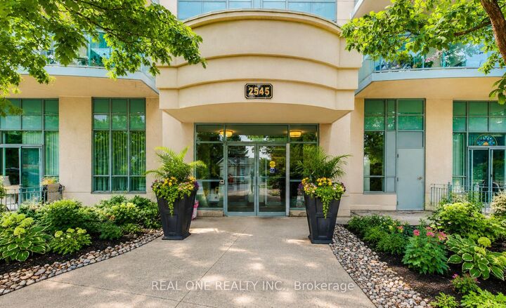 Property Photo: 2545 Erin Centre Boulevard 1605 ON L5M 6Z9
