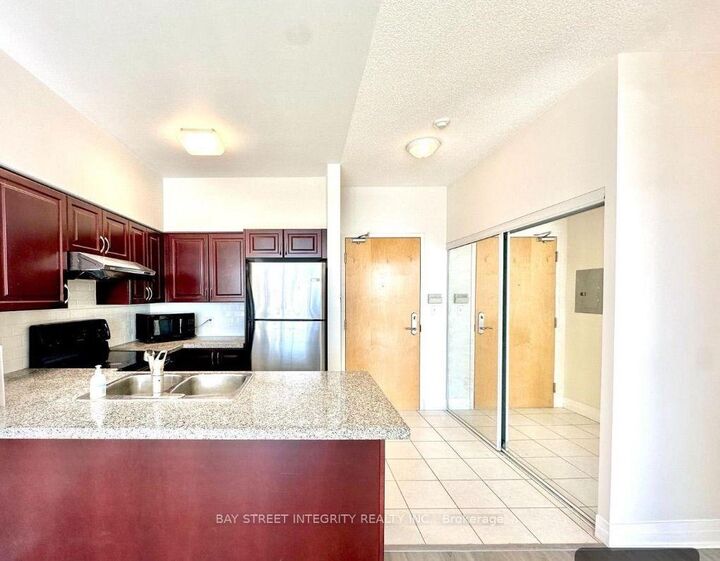 Property Photo: 7373 Kennedy Road Ph02 ON L3R 1H6
