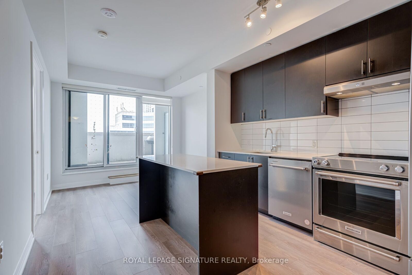 Property Photo: 9000 Jane Street 229 ON L4K 0M6