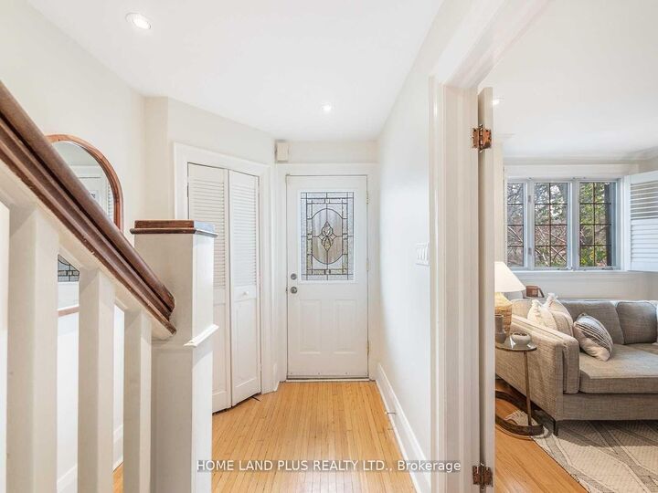 Photo de la propriété:  70 Mann Avenue  ON M4S 2Y3 