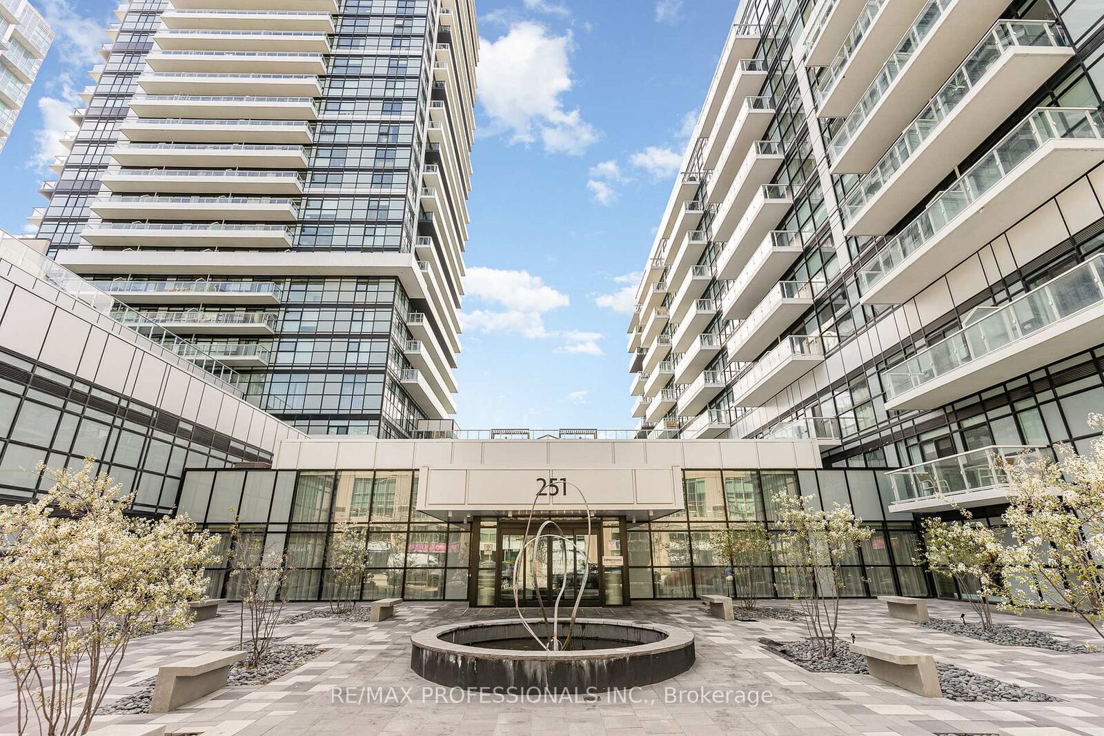 Property Photo:  251 Manitoba Street 625  ON M8Y 0C7 