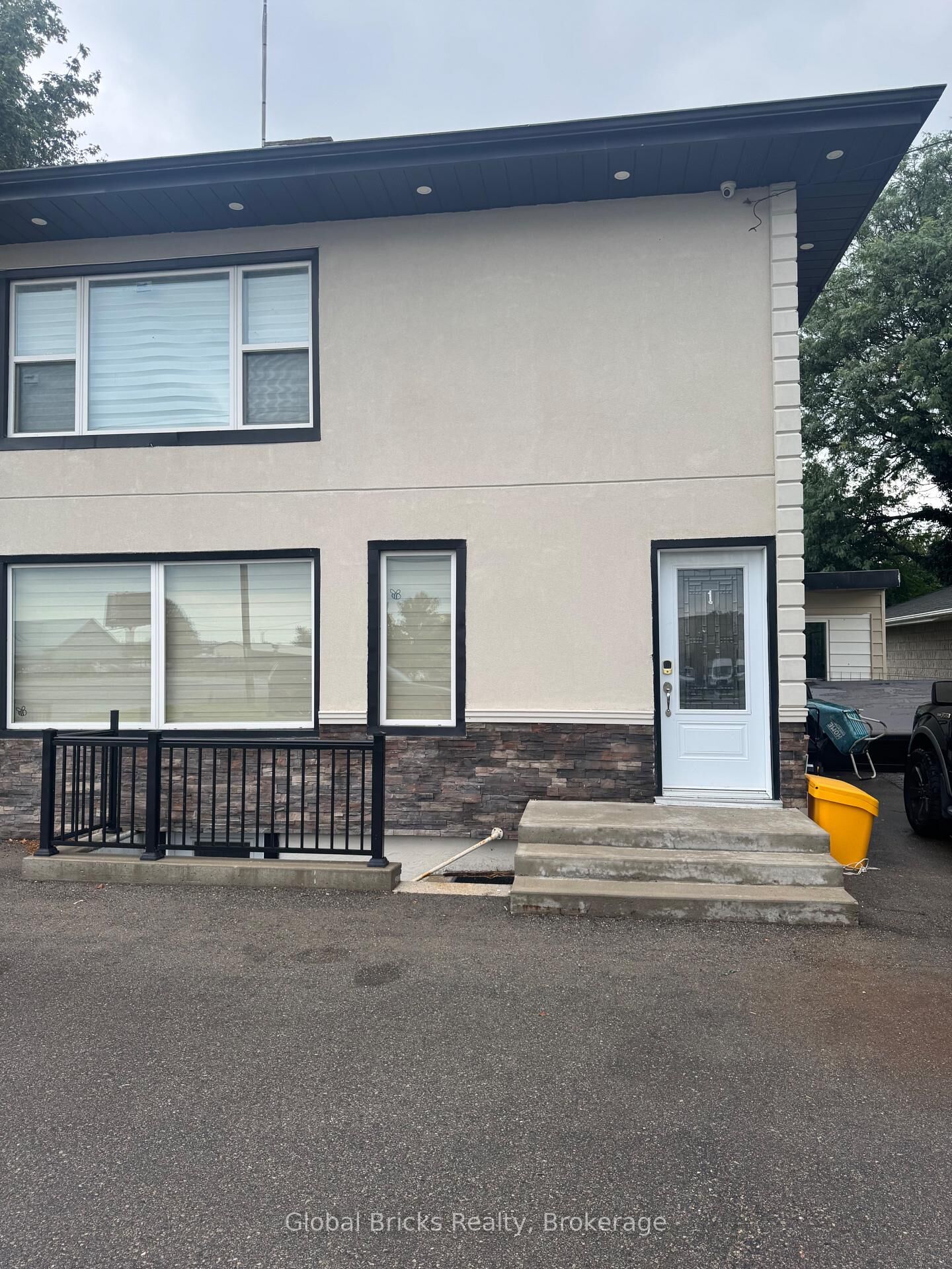 Property Photo: 1295 Dundas Street 1 ON N4S 7V9