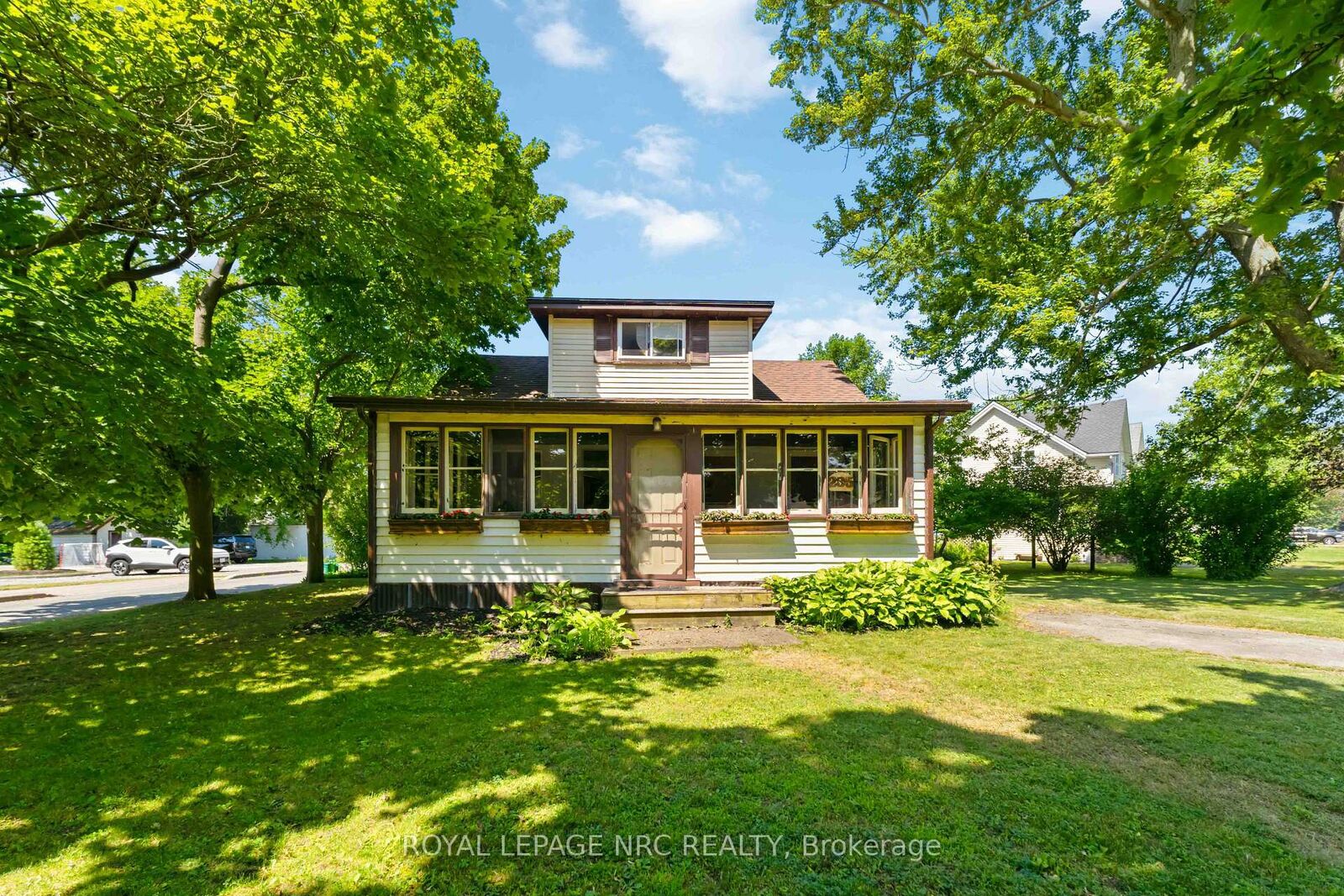 Property Photo:  295 Leask Avenue  ON L2A 4L3 