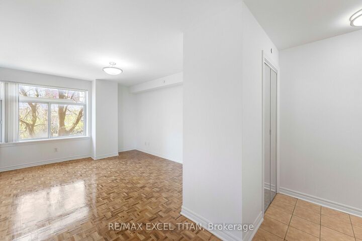 Property Photo: 1407 Dupont Street 309 ON M6H 2B1