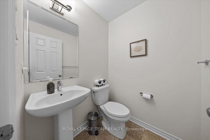 Property Photo: 552 Jackdaw Avenue ON K2J 6N1