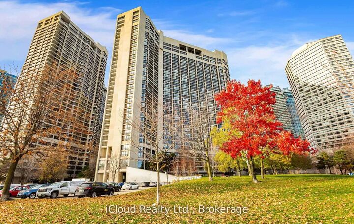 Property Photo:  33 Harbour Square 837  ON M5J 2G2 