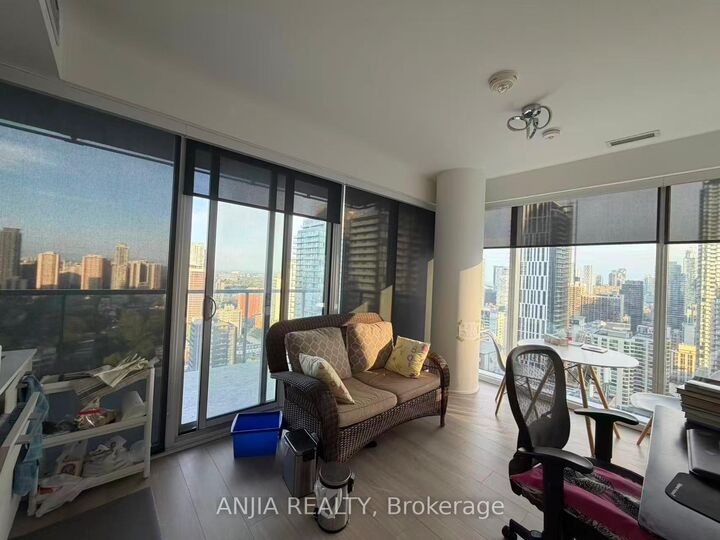 Property Photo: 3 Gloucester Street 2907 ON M4Y 0C6