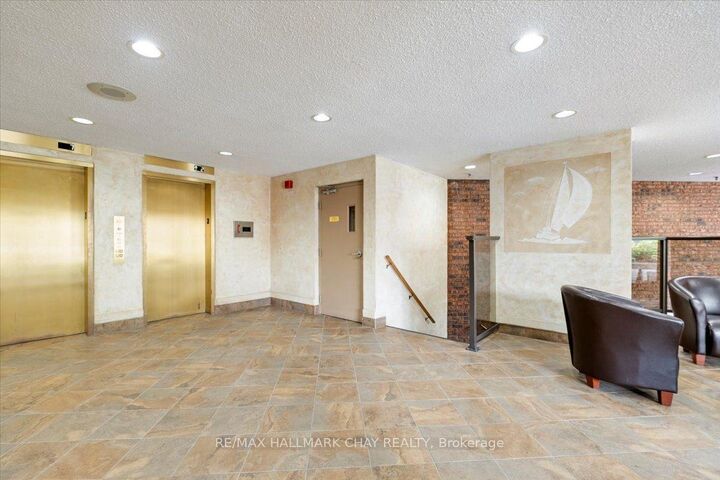 Property Photo:  181 Collier Street 202  ON L4M 5L6 