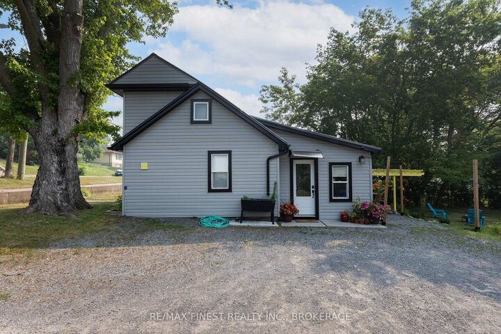 Property Photo: 414 Dundas Street ON K0K 1X0