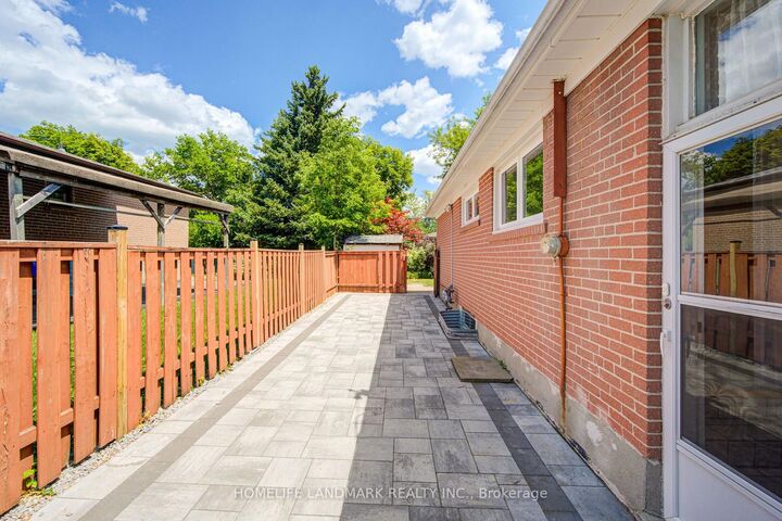 Property Photo: 341 Blue Grass Boulevard ON L4C 3H3