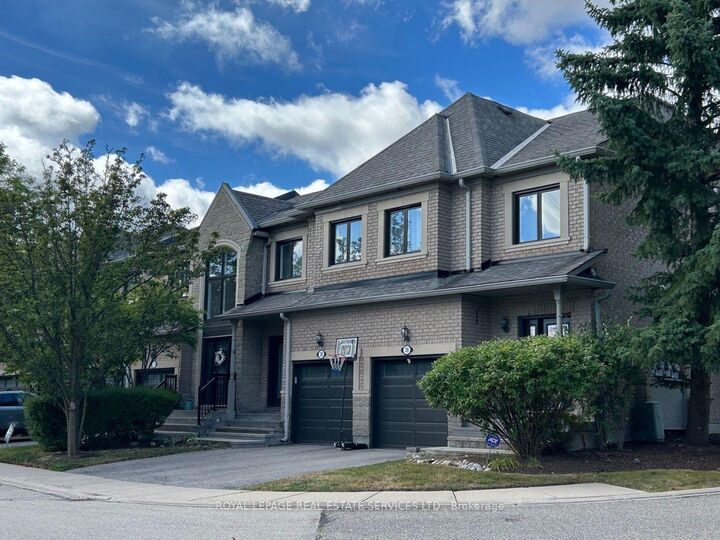 Property Photo: 2250 Rockingham Drive 38 ON L6H 6J3