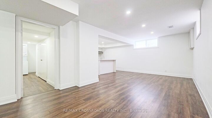 Property Photo: 186 Driscoll Road Lower ON L4C 4H7