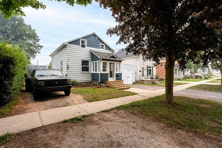 Property Photo: 1693 8th Avenue E ON N4K 3B8