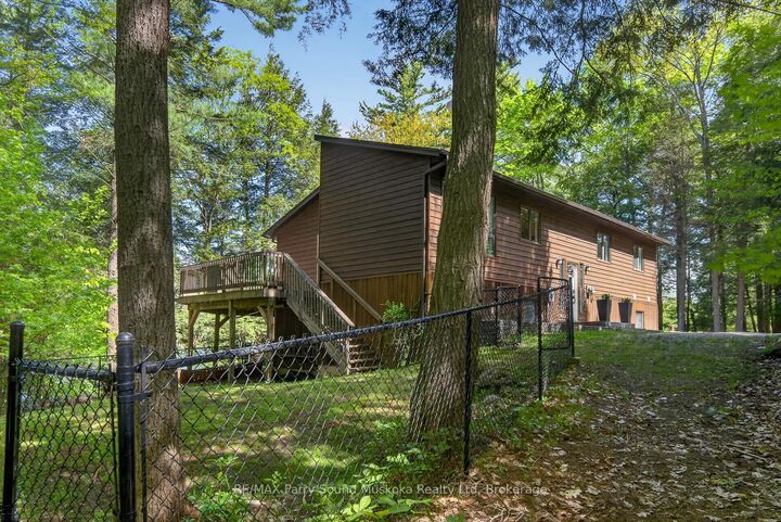 Property Photo: 34 Silver Point Drive ON P2W 2W8