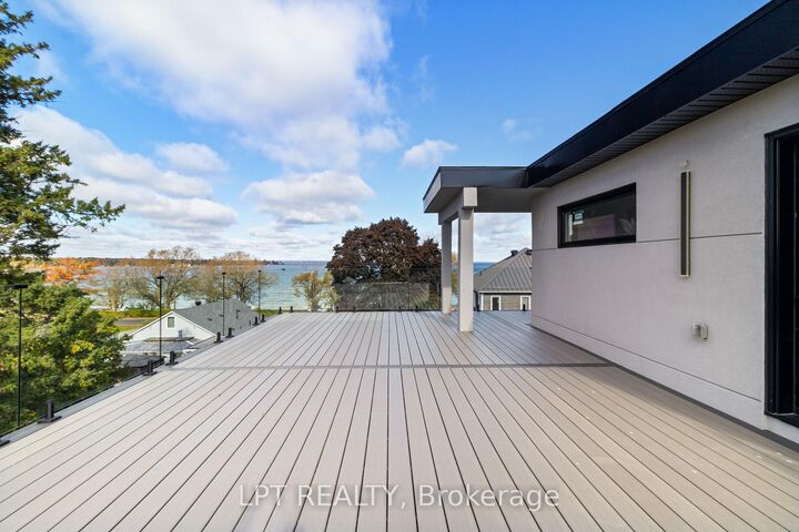 Property Photo: 838 Elmwood Street ON L4P 3E9