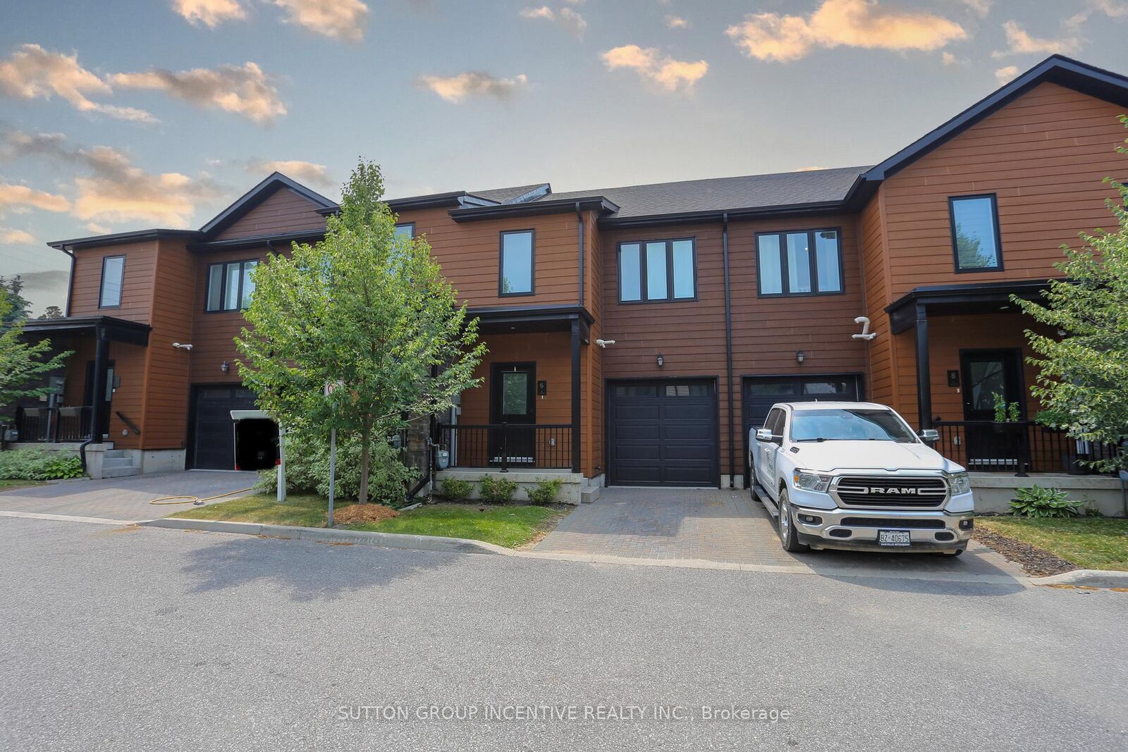 Property Photo: 6 Stonehart Lane ON L4M 7E8