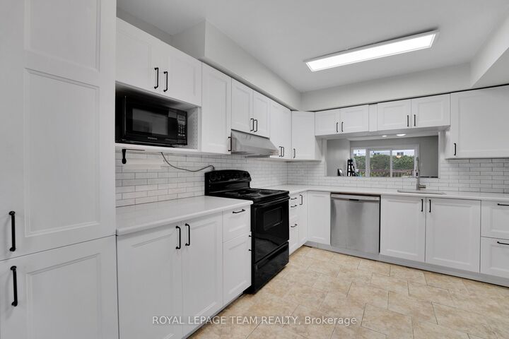 Property Photo: 282 Dalehurst Drive ON K2G 4J5