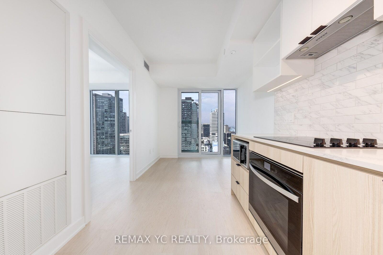 Property Photo: 252 Church Street 3001 ON M5B 0E6