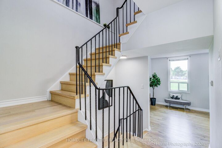 Property Photo: 92 Poplar Crescent W ON L4G 3L3