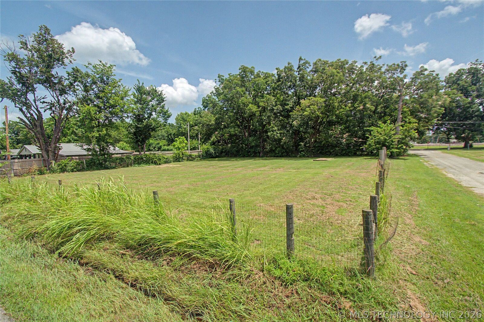 Property Photo: 205 W Park Avenue OK 74426