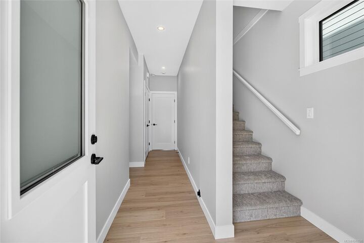 Property Photo: 2016 Galerno Rd #B BC V9W 0A2