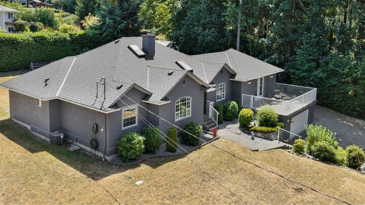 Property Photo: 1406 Donnay Dr BC V9L 5R4