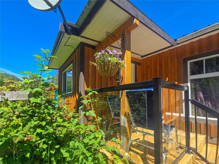 754 Sayward Rd — photo 1