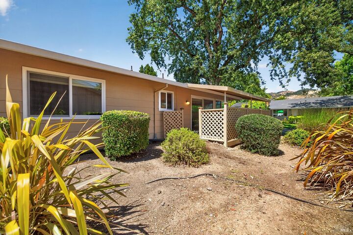 Property Photo: 402 Meadowgreen Drive CA 95409