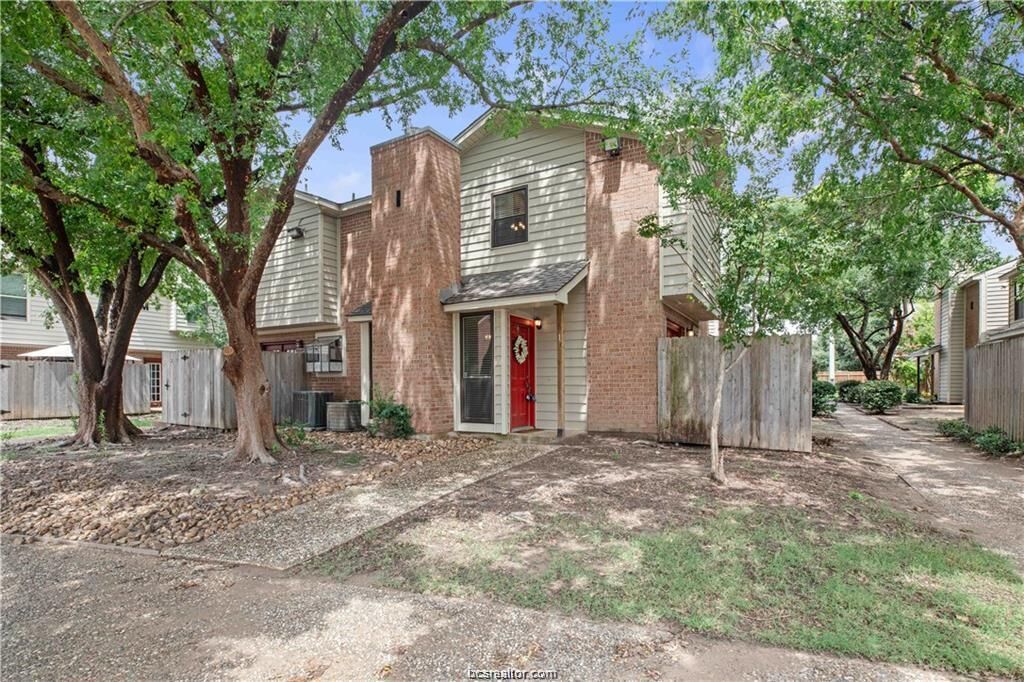 Property Photo: 1904 Dartmouth Building I, Unit 1 Street I1 TX 77840-3986