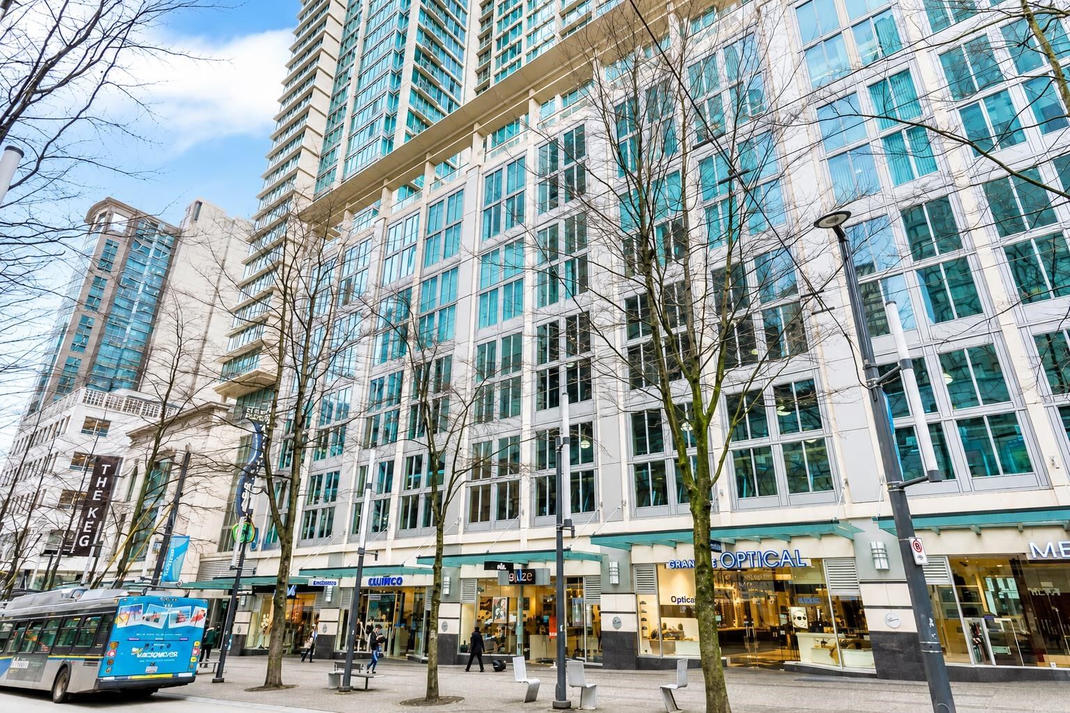 Property Photo:  610 Granville Street 2003  BC V6C 3T3 