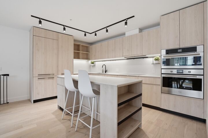 3960 Dumfries Street — photo 1