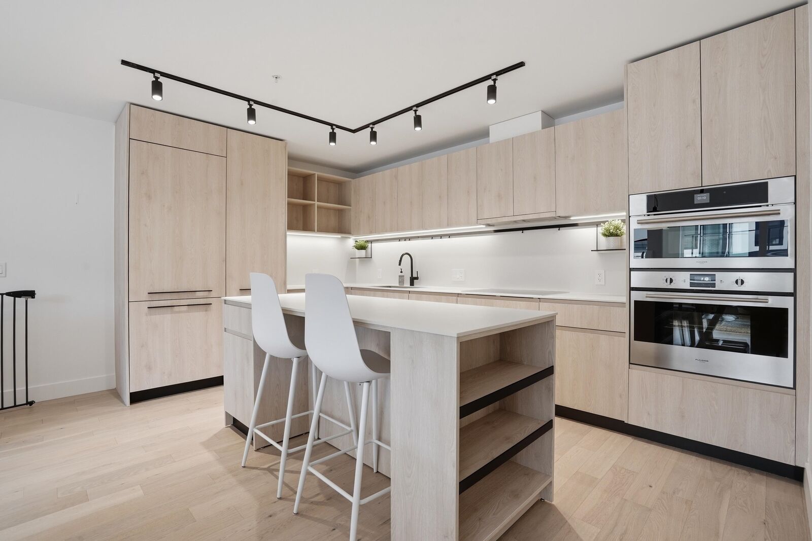 Property Photo: 3960 Dumfries Street BC V5N 0J1