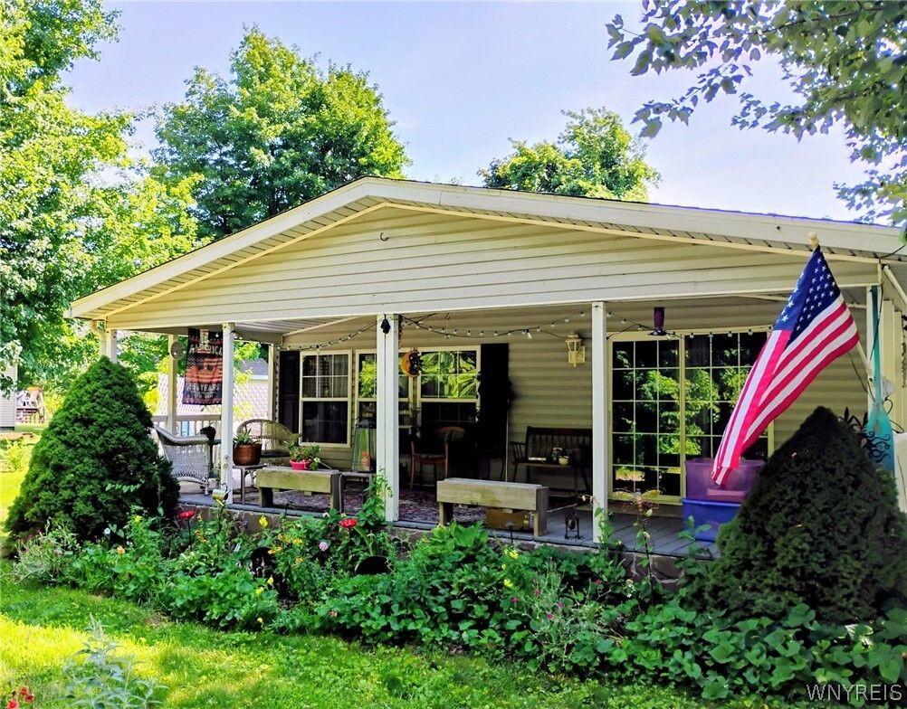 Property Photo: 1407 Breeze Way East E NY 14108