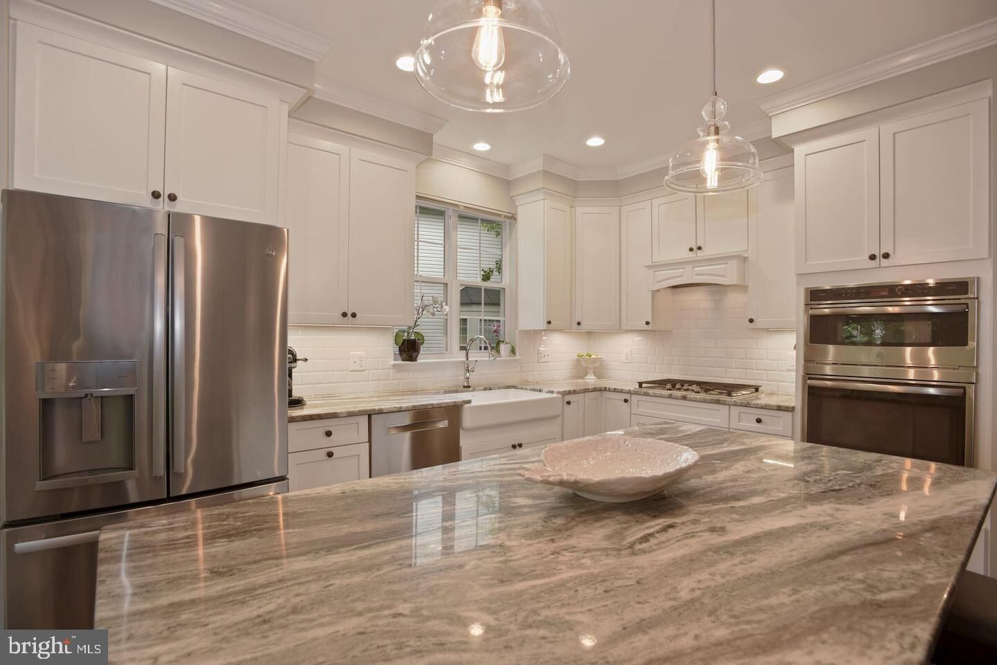 Property Photo: 1215 Wild Hawthorn Way VA 20194