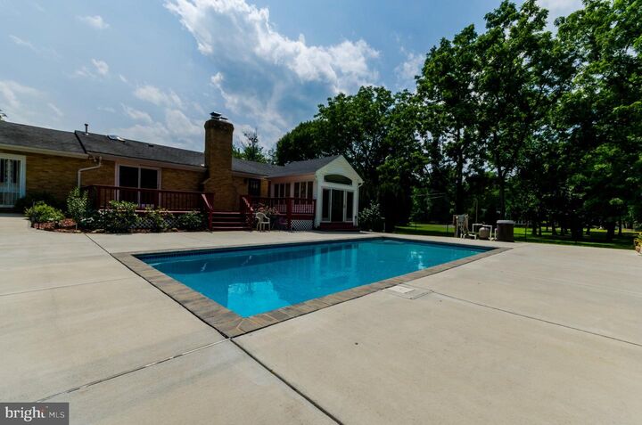 Property Photo:  887 Woodbury Drive  WV 25430 