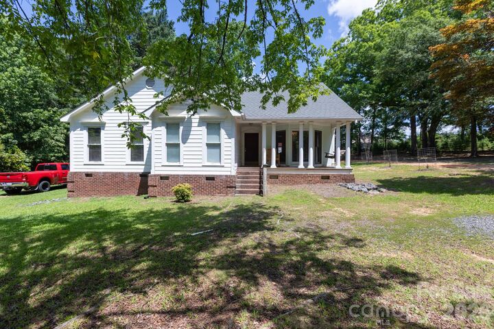 Property Photo:  15224 Thomas Road  NC 28278 